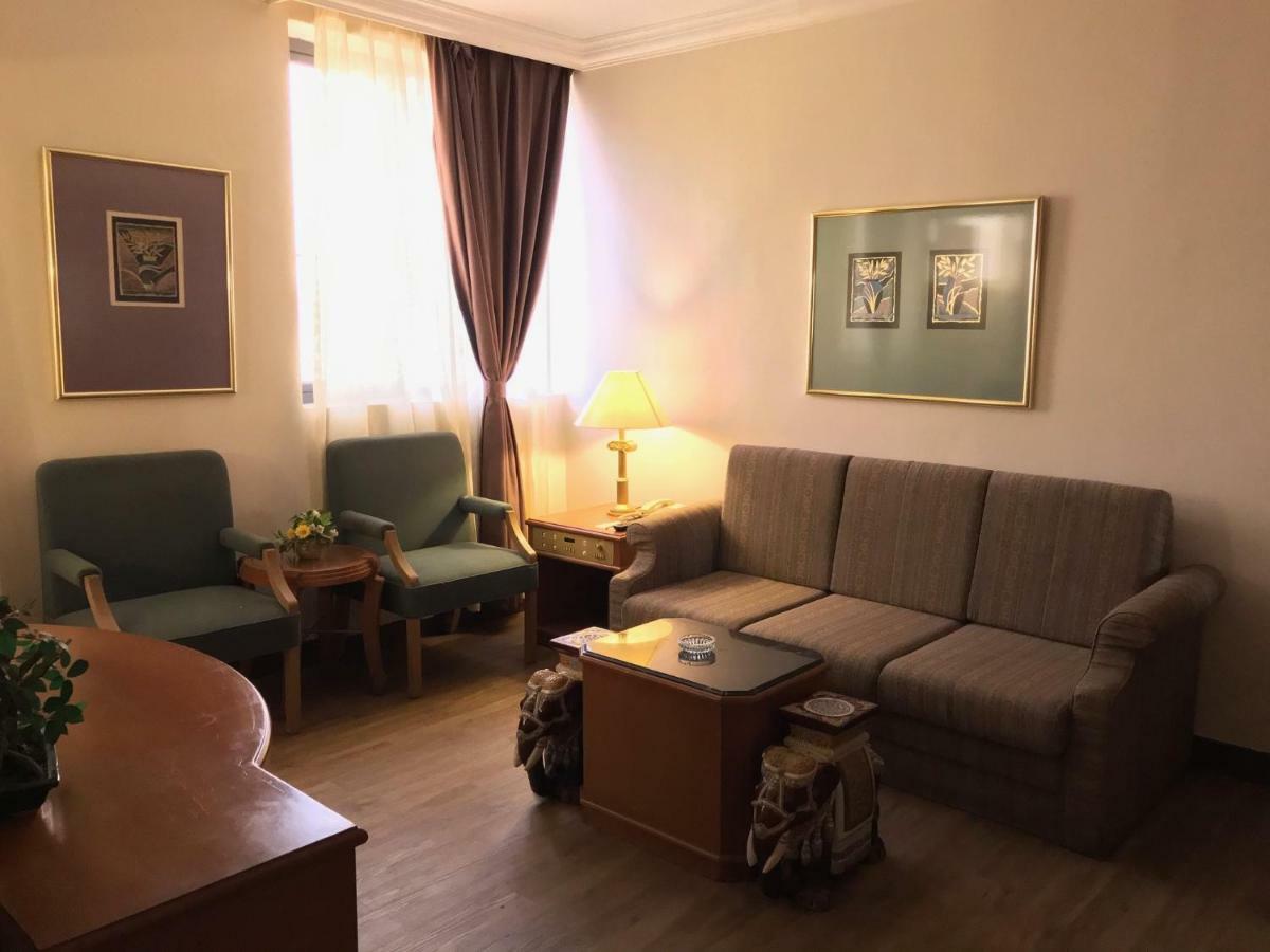 The Executive Hotel Lahad Datu Eksteriør billede