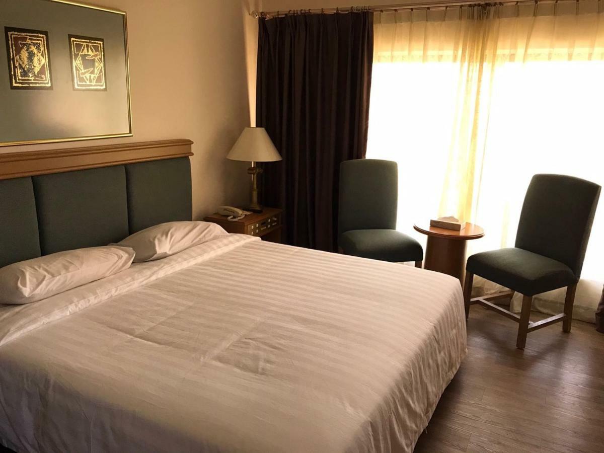 The Executive Hotel Lahad Datu Eksteriør billede